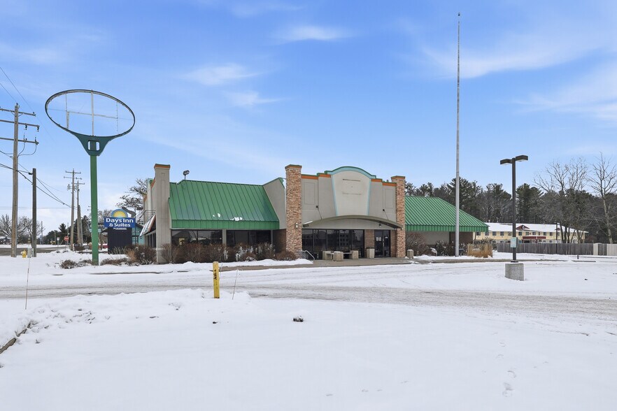 More Photos Of 143 Division St, Stevens Point Restaurant For Sale