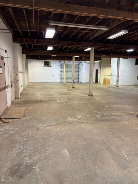 More Photos Of 1400 N Hampton Ave, Springfield Warehouse For Lease