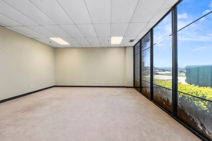 More Photos Of 200 S Quadrum Dr, Oklahoma City Light Manufacturing For Lease