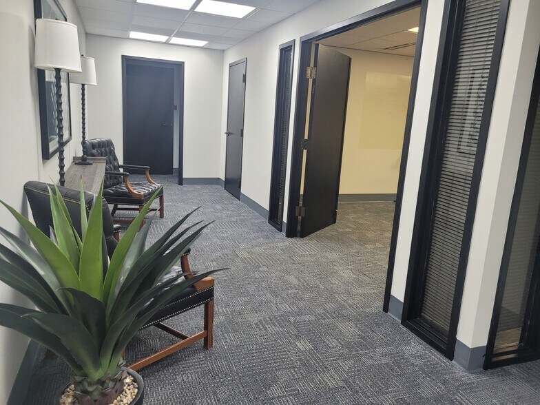 More Photos Of 100 W Old Wilson Bridge Rd, Worthington Medical For Lease