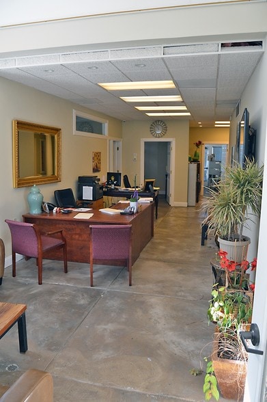 More Photos Of 509 7th St, Santa Rosa Storefront Retail Residential For Lease