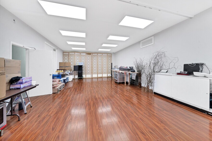 More Photos Of 1313 Cedar Post Ln, Houston Warehouse For Sale