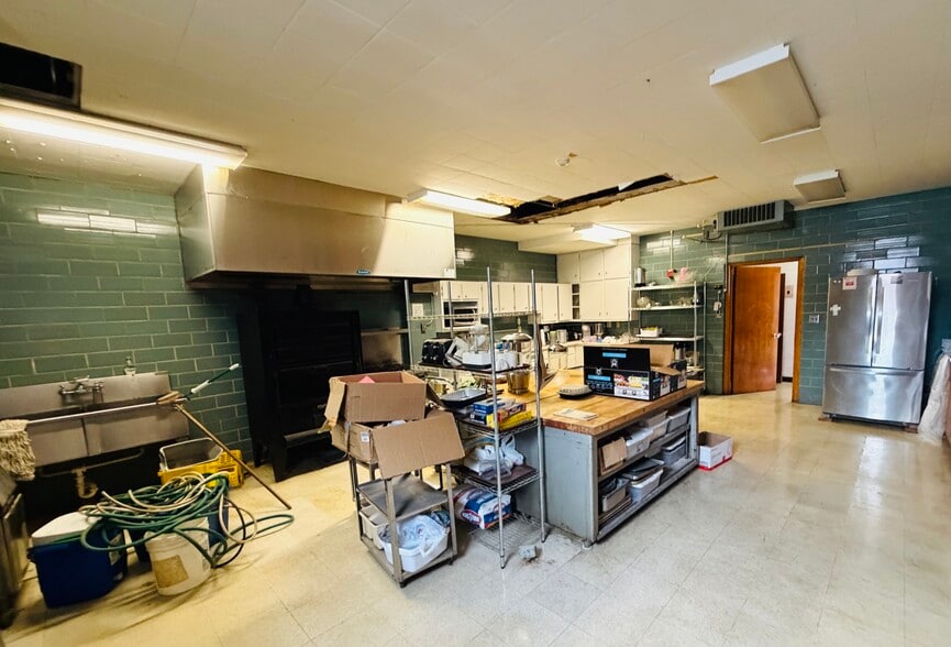 More Photos Of 5809 E Red Bridge Rd, Kansas City Specialty For Sale