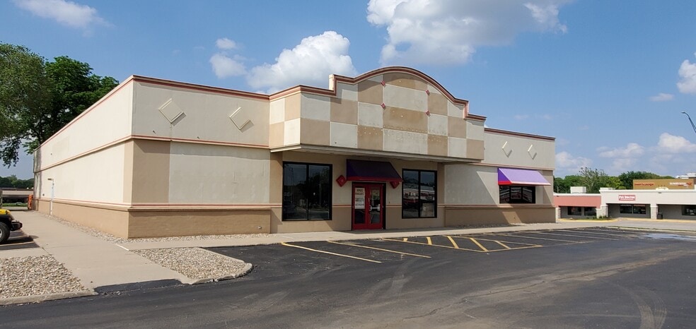 More Photos Of 221 N 66th St, Lincoln Freestanding For Lease