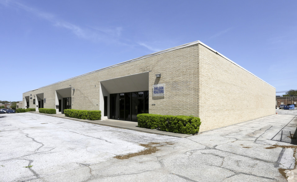 Primary Photo Of 13706-13720 Neutron Rd, Dallas Light Manufacturing For Lease