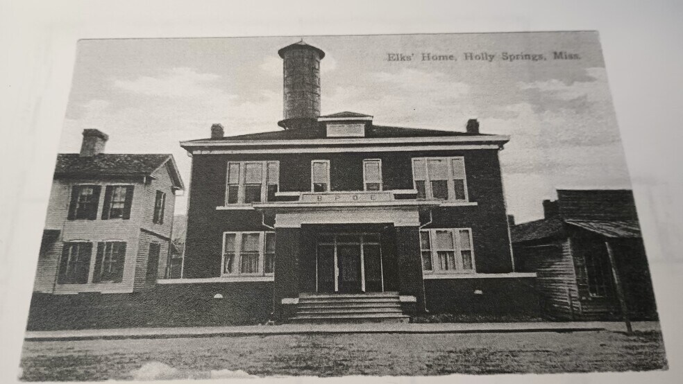 More Photos Of 158 E College Ave, Holly Springs Office For Sale