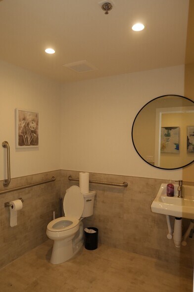More Photos Of 189 South St, Oyster Bay Office For Lease