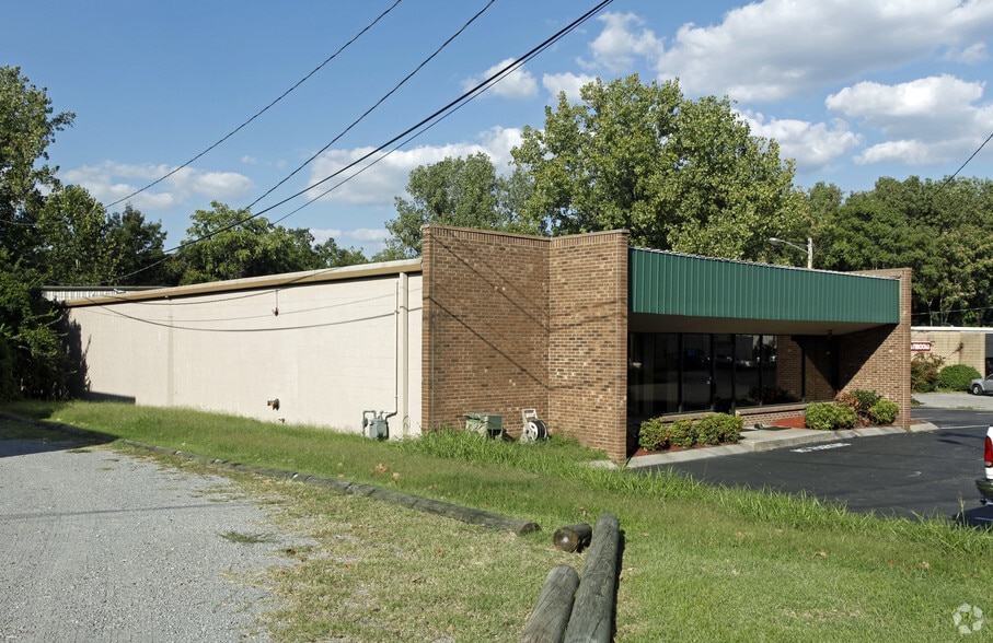 More Photos Of 1004 Old Tree Ct, Nashville Light Manufacturing For Sale