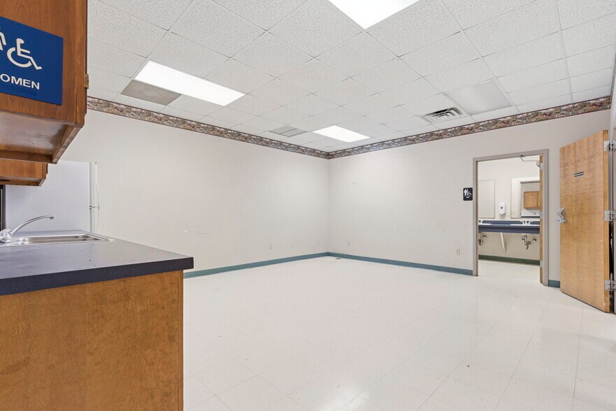 More Photos Of 1612 N Osteopathy, Kirksville Office For Sale