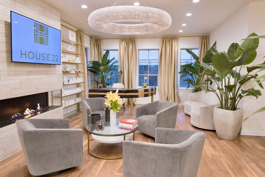 More Photos Of 22 E Elm St, Chicago Storefront Retail Office For Sale