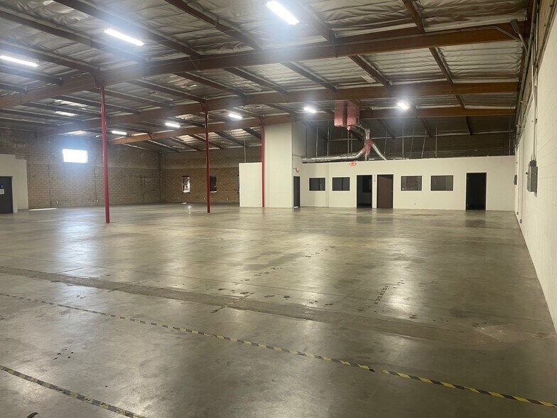 More Photos Of 9256 Owensmouth Ave, Chatsworth Warehouse For Lease