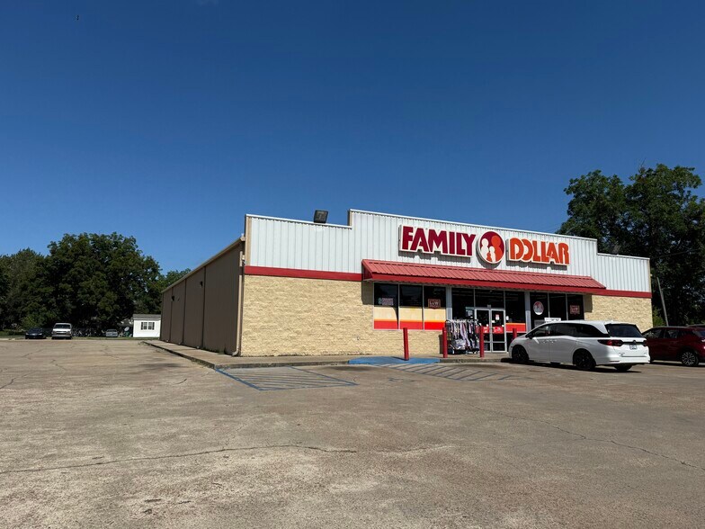 More Photos Of 504 N EE Wallace Blvd, Ferriday Storefront For Sale
