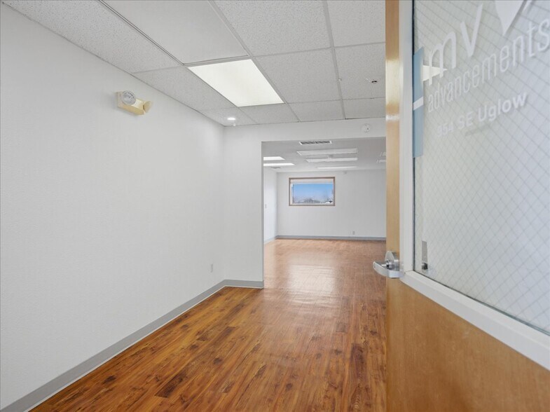 More Photos Of 950-960 Uglow Ave SE, Dallas Medical For Sale