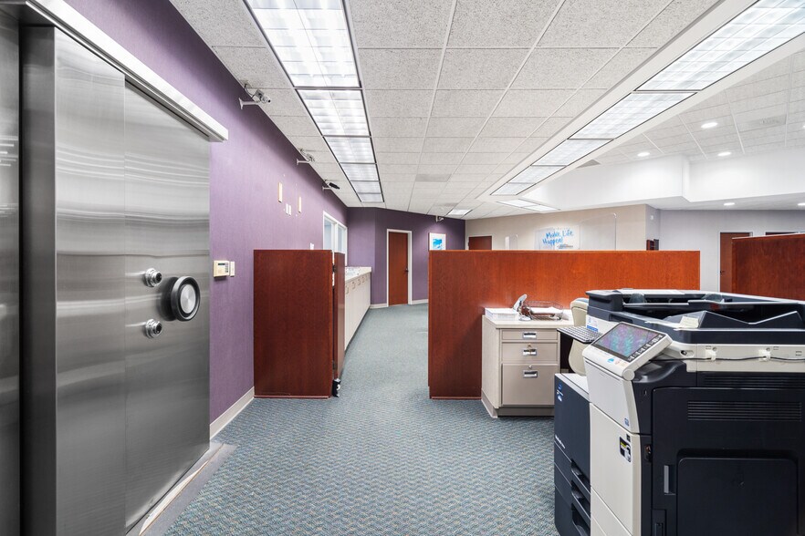 More Photos Of 3139 Voyager Dr, Green Bay Bank For Sale