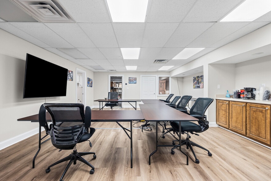 More Photos Of 8190 Regent Pky, Fort Mill Warehouse For Lease