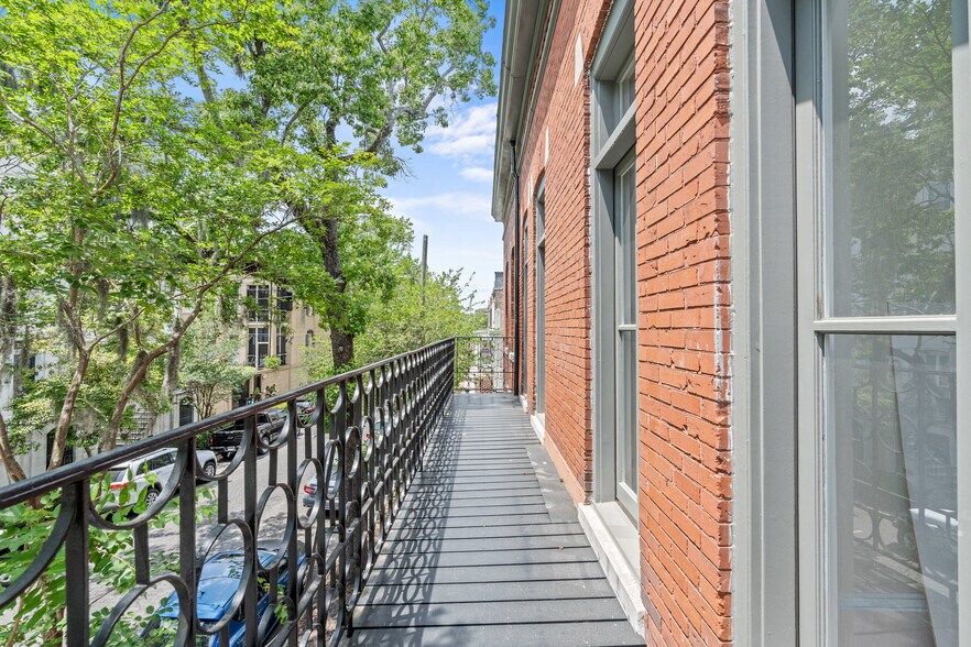 More Photos Of 417 Whitaker St, Savannah Storefront Retail Residential For Sale