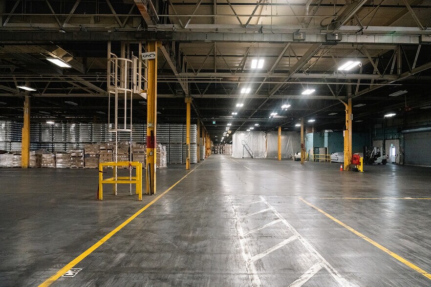 More Photos Of 450 Sherman Av N, Hamilton Industrial For Lease