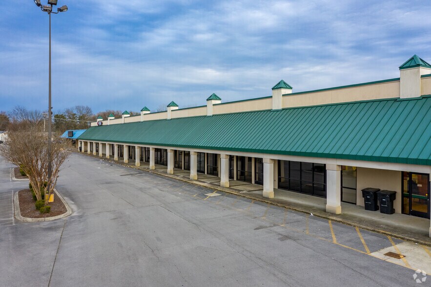 More Photos Of 1660 S Middle Tennessee Blvd, Murfreesboro General Retail For Sale