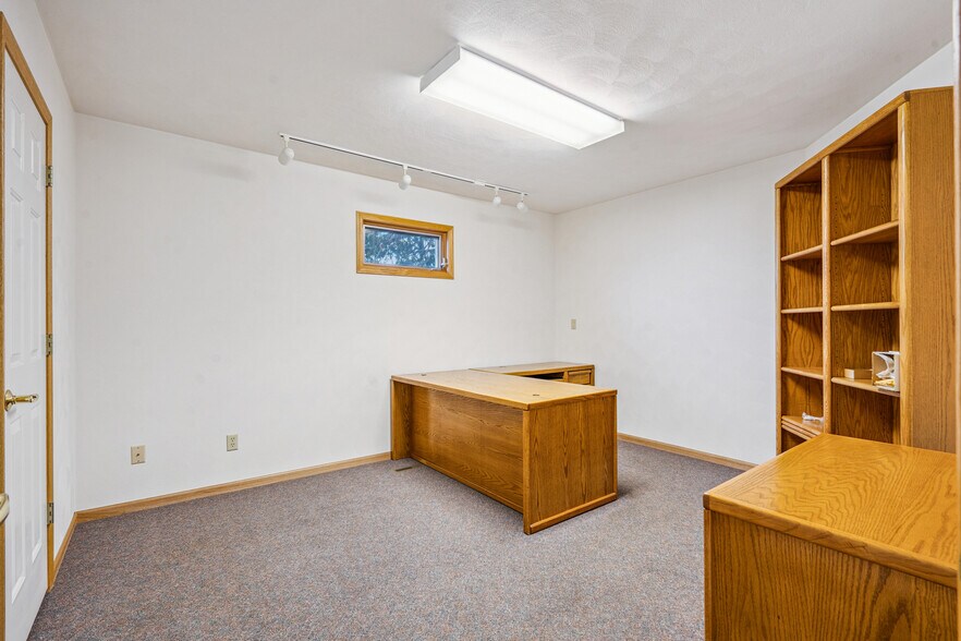 More Photos Of 219 N Canal St, Annawan Office For Sale