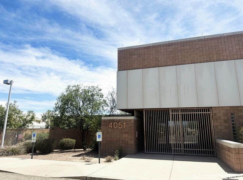 More Photos Of 4051 W Costco Dr, Tucson Research And Development For Sale
