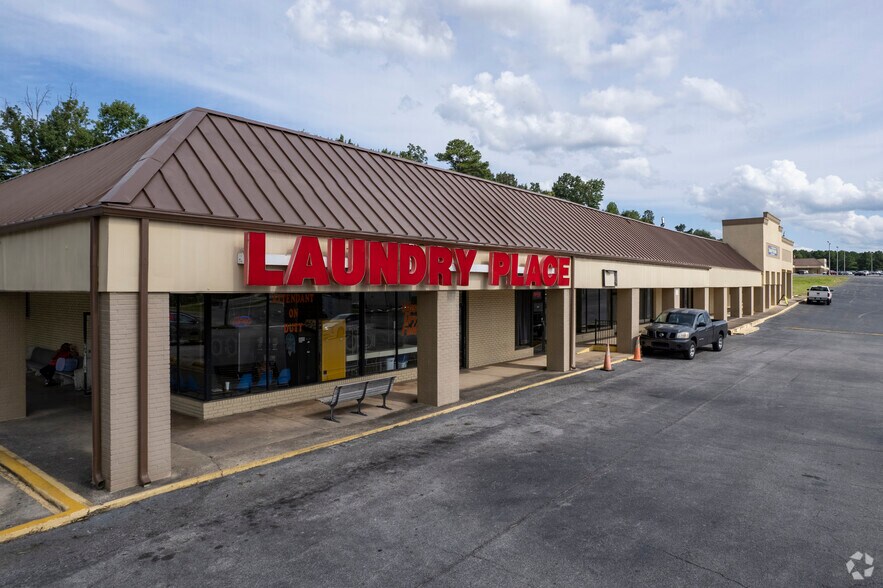 More Photos Of 2337-2375 1st St NE, Center Point Unknown For Lease