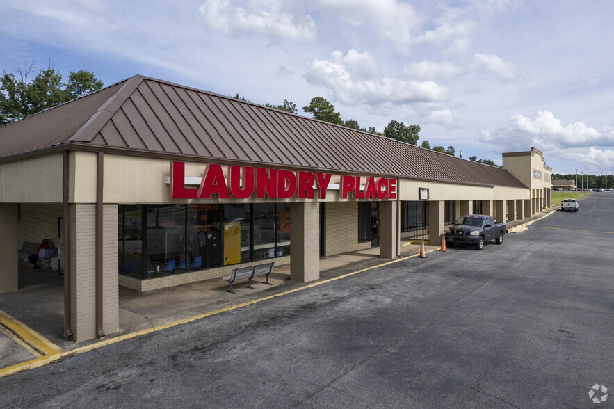 More Photos Of 2337-2375 1st St NE, Center Point Unknown For Lease