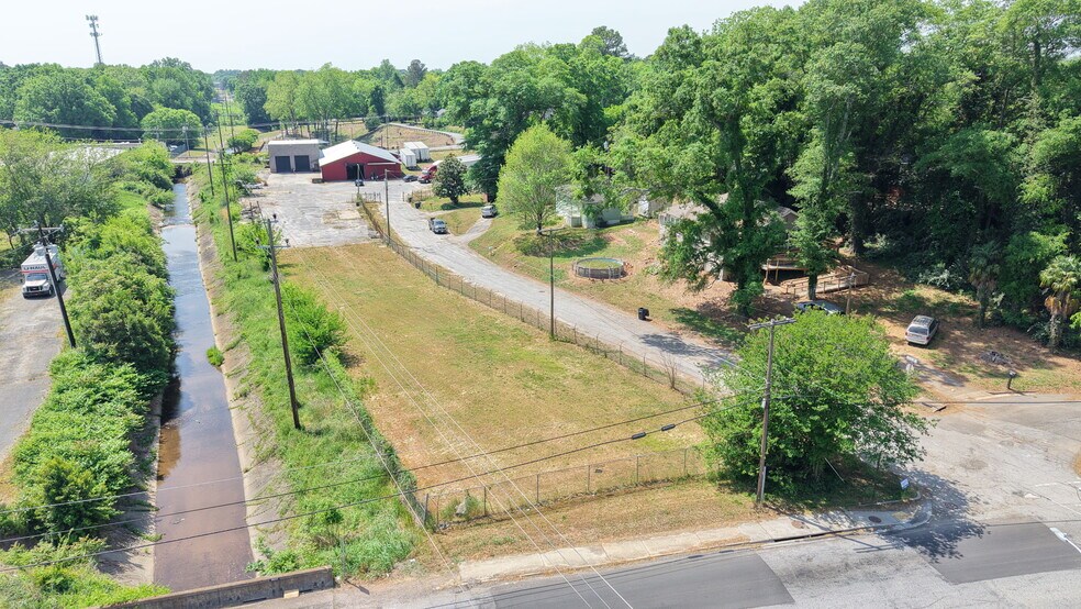 More Photos Of 121 Brooklyn Ave, Anderson Warehouse For Sale