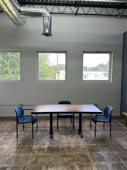 More Photos Of 3300 Hamilton Blvd SE, Atlanta Warehouse For Sale