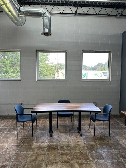 More Photos Of 3300 Hamilton Blvd SE, Atlanta Warehouse For Sale