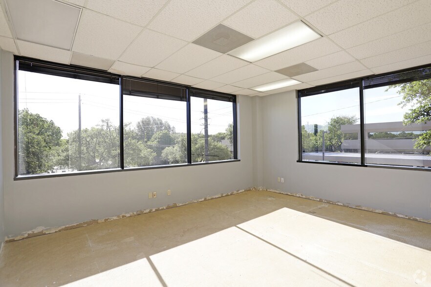 More Photos Of 17120 N Dallas Pky, Dallas Office For Lease