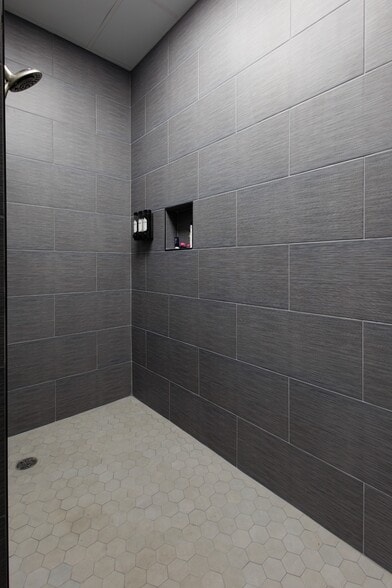 More Photos Of 101 Grant Pl, Lowell Medical For Lease