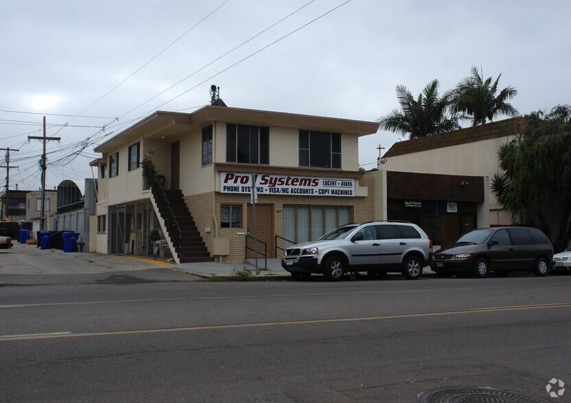 Primary Photo Of 4867-4869 Cass St, San Diego Storefront Retail Residential For Lease