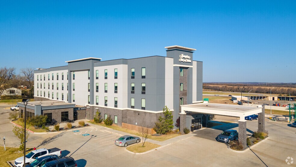 More Photos Of 915 Ada Webb Dr, Stroud Hotel For Sale