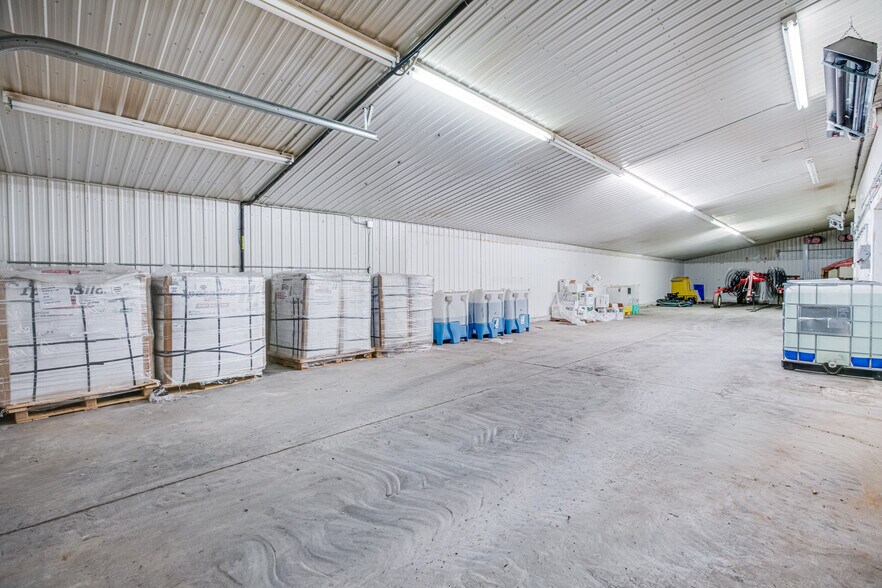 More Photos Of 19 Terry Fox Dr, Vankleek Hill Manufacturing For Sale