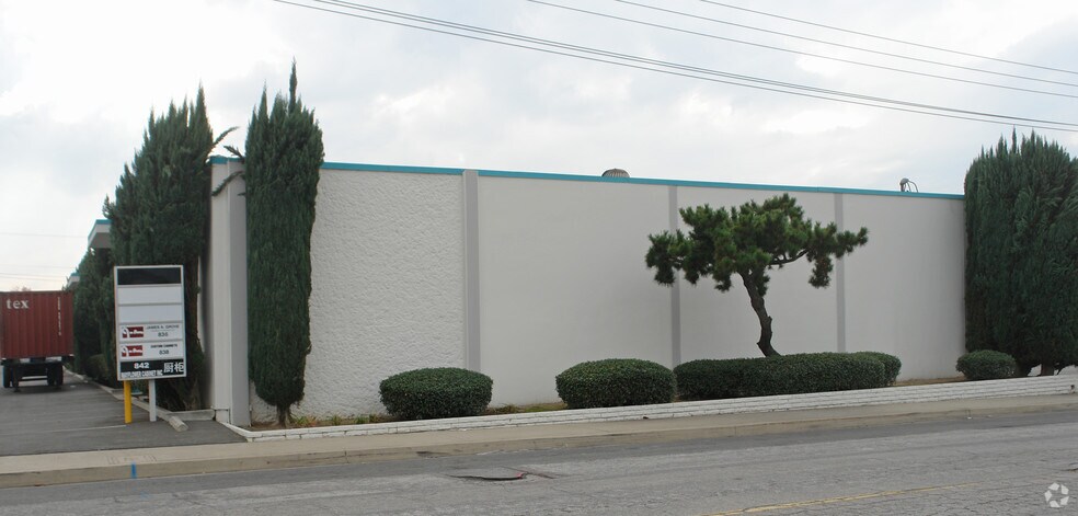 More Photos Of 802-864 E Edna Pl, Covina Warehouse For Lease