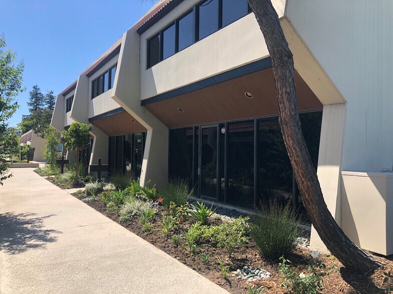 More Photos Of 9253-9259 Eton Ave, Chatsworth Warehouse For Lease