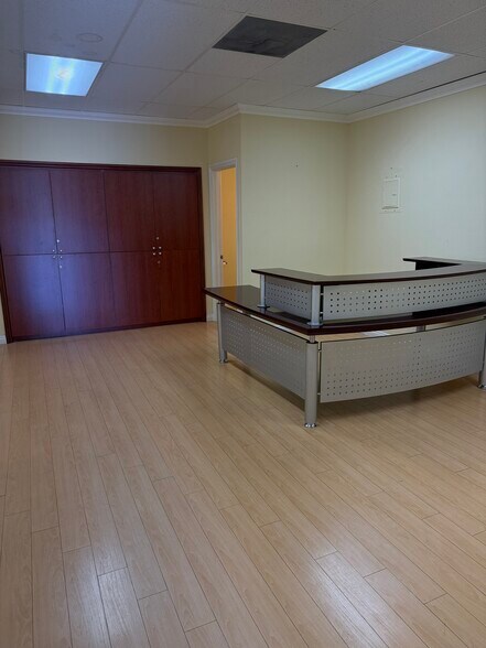 More Photos Of 644 W Broadway, Glendale Office For Lease