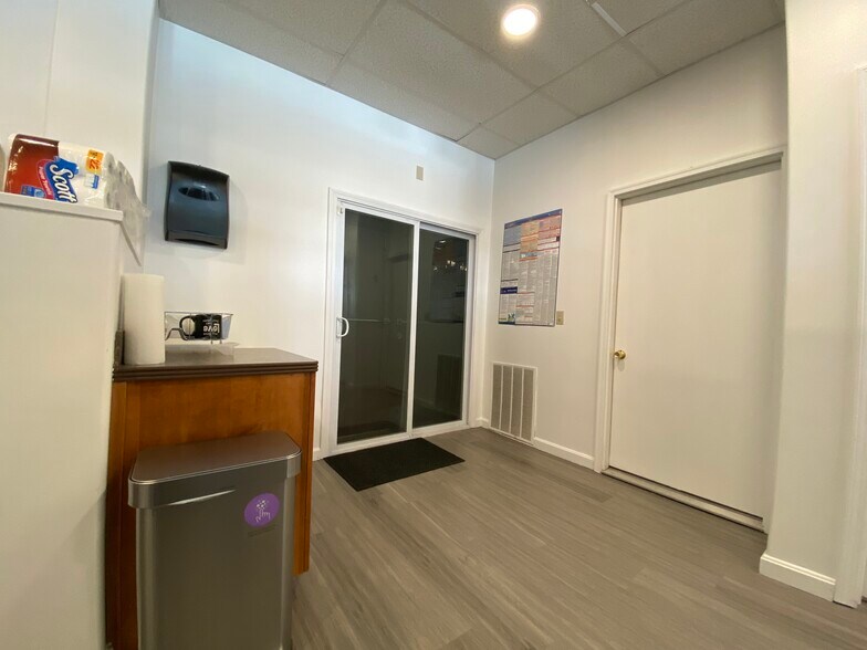 More Photos Of 34 Town St, Norwich Storefront Retail Office For Sale
