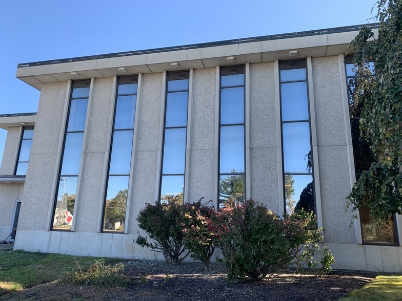 More Photos Of 4 Plaza Way, Fairhaven Bank For Lease