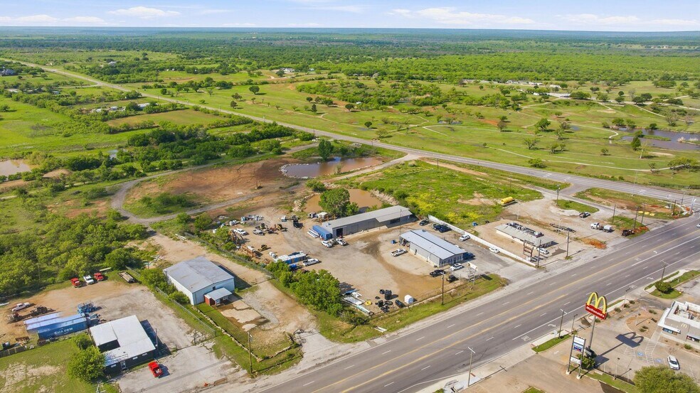 More Photos Of 3429 W Walker St, Breckenridge Warehouse For Sale