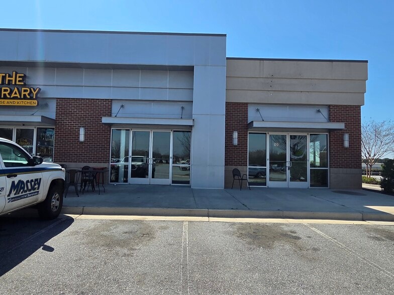 More Photos Of 1530 Mercer University Dr, Macon-Bibb Storefront Retail Office For Lease