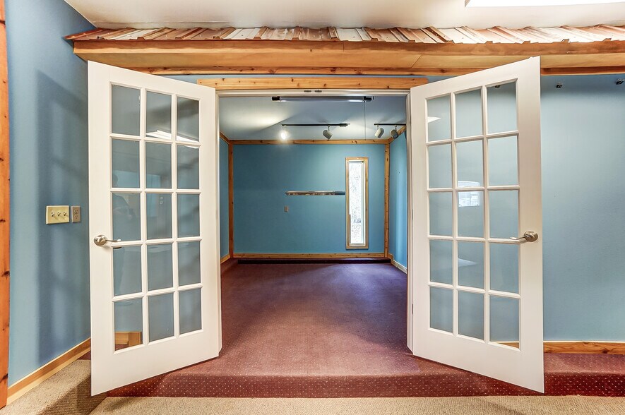 More Photos Of 20660 W Bowling Green Road, Weston Auto Repair For Lease