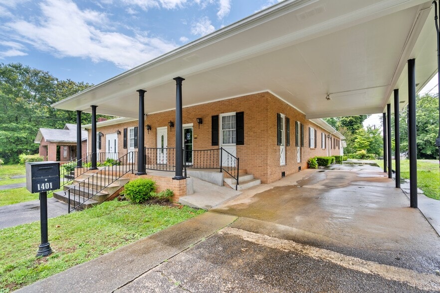 More Photos Of 1401 S Fant St, Anderson Funeral Home For Sale
