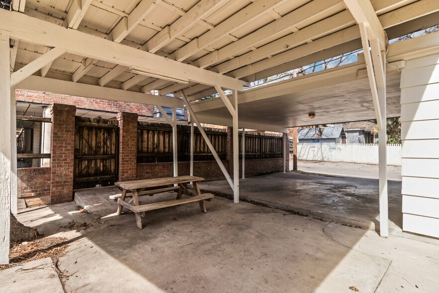 More Photos Of 1704 San Antonio St, Austin Office For Lease