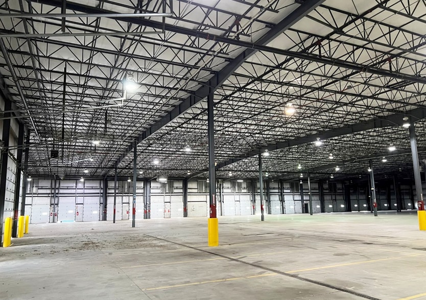 More Photos Of 7 American Woodmark Dr, Humboldt Distribution For Sale