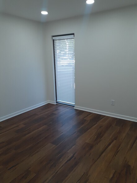 More Photos Of 600 Houze Way, Roswell Medical For Lease