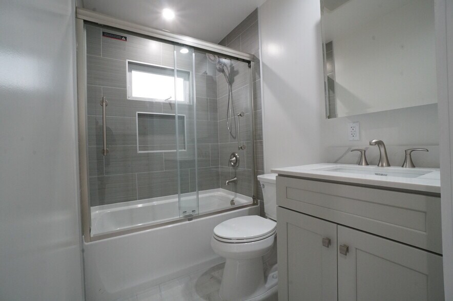 More Photos Of 6043-6053 Selma Ave, Los Angeles Apartments For Sale