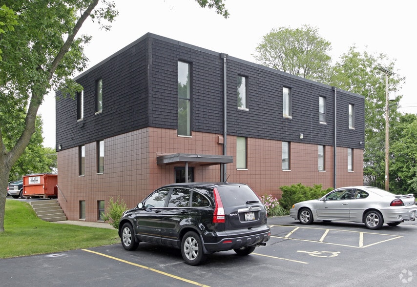More Photos Of 10855 W Potter Rd, Milwaukee Office For Lease