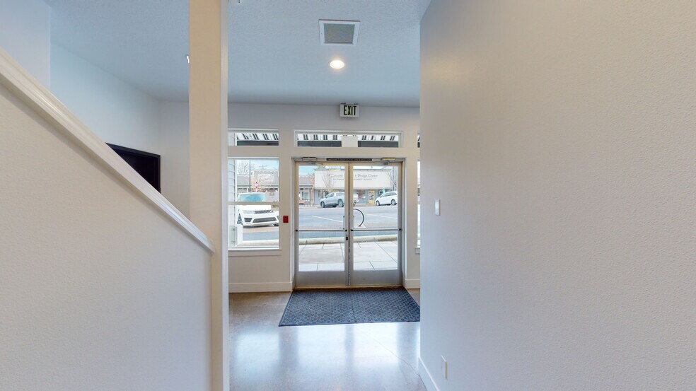More Photos Of 1880 Willamette Falls Dr, West Linn Storefront Retail Office For Lease