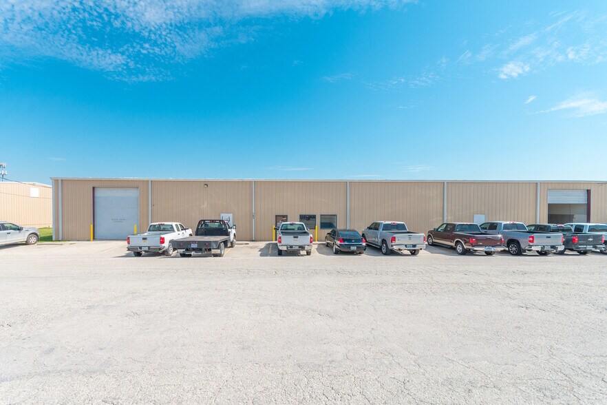 More Photos Of 9201 Brown Ln, Austin Warehouse For Sale